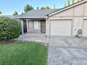 Building Photo - Fair Oaks 2bd/2ba Duplex with Garage