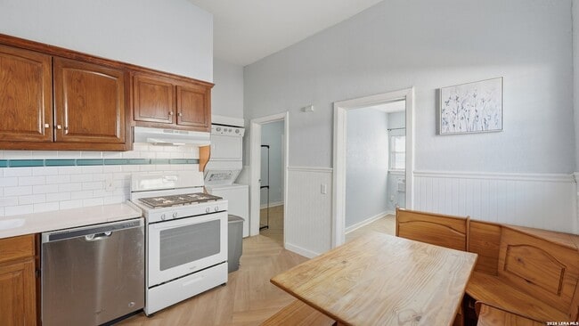 Building Photo - 234 Princeton Ave