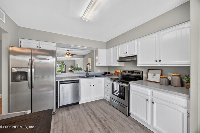 Building Photo - 7622 Las Palmas Way