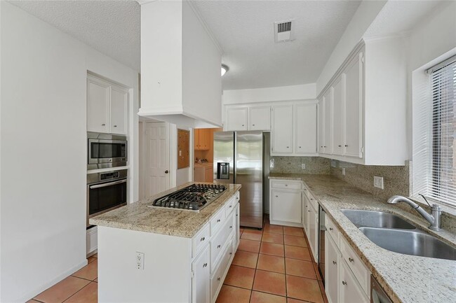 Building Photo - 13127 Waldemere Dr