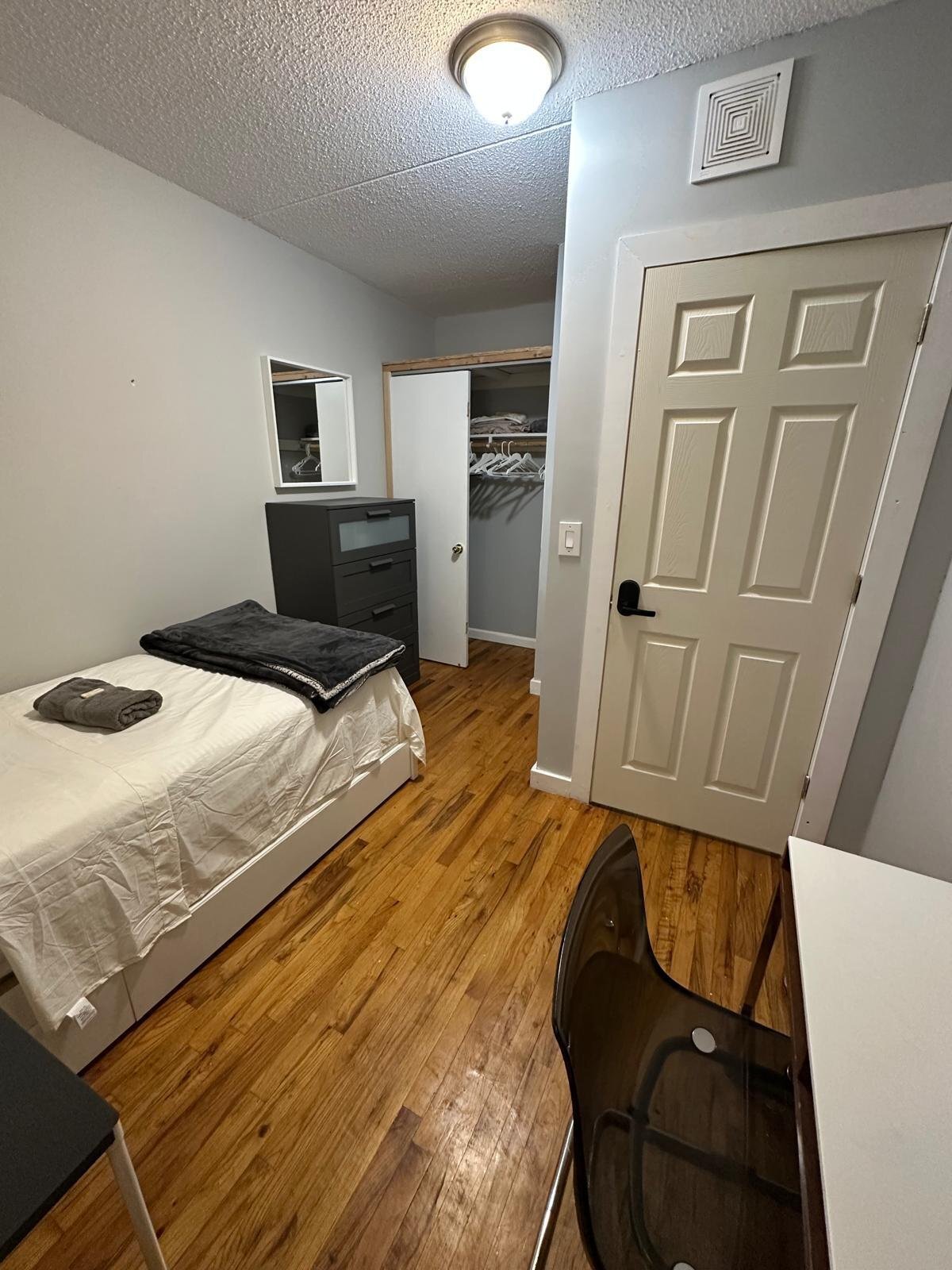 Building Photo - 305 E Mt Eden Ave