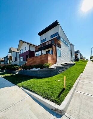 Building Photo - 2247 Tracy Ave