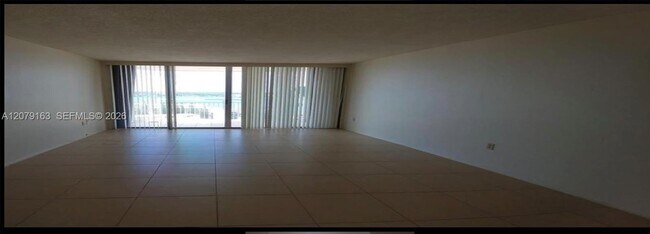 Building Photo - 18011 Biscayne Blvd
