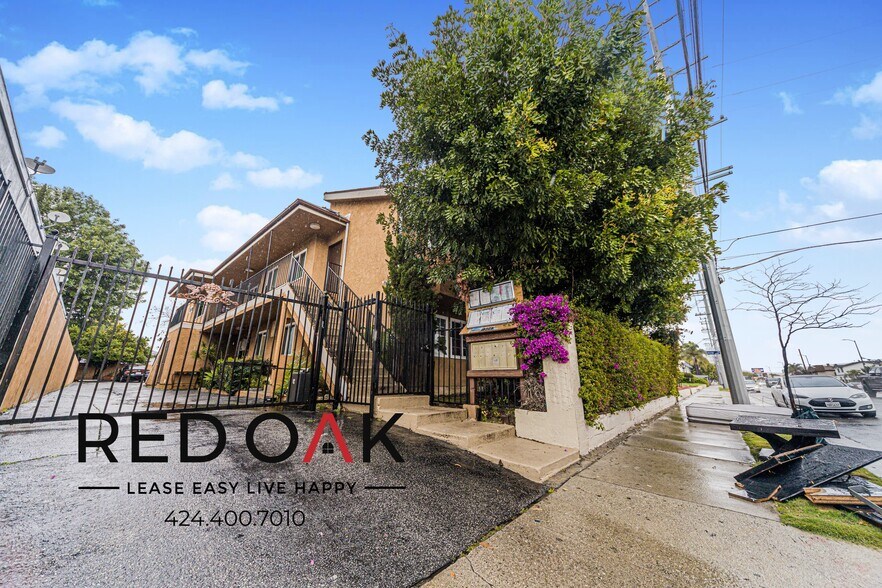 Building Photo - 13043 Vanowen St