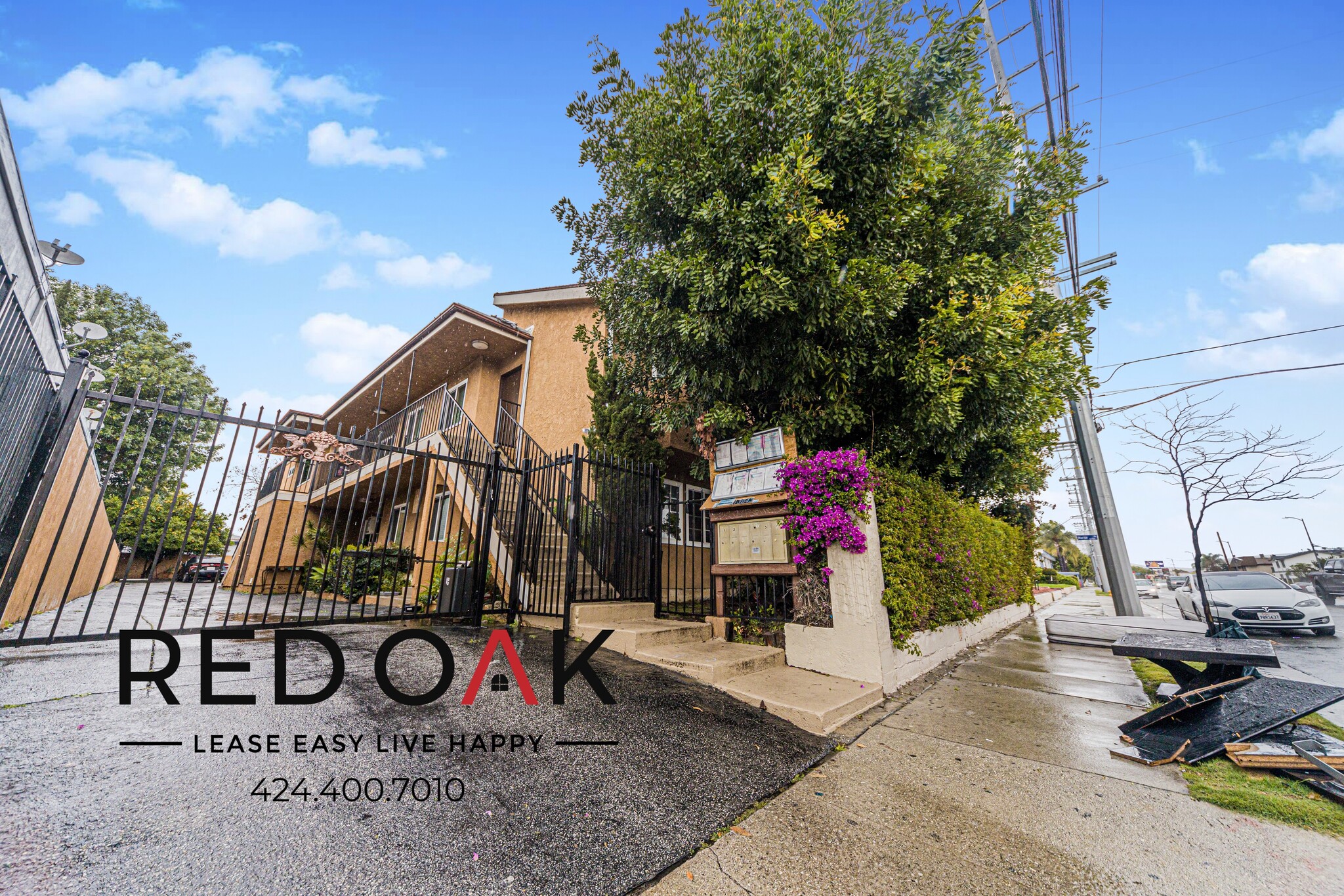 Building Photo - 13043 Vanowen St