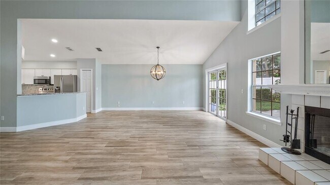 Building Photo - 468 Queensbridge Dr