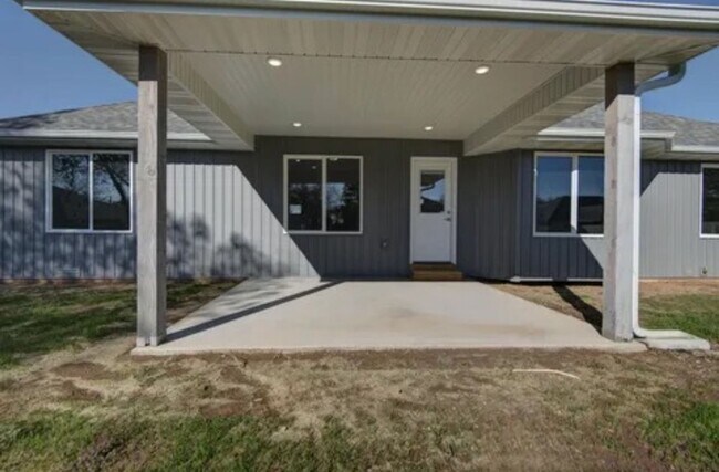 Building Photo - BRAND NEW 4 bedroom house in SW Springfield!