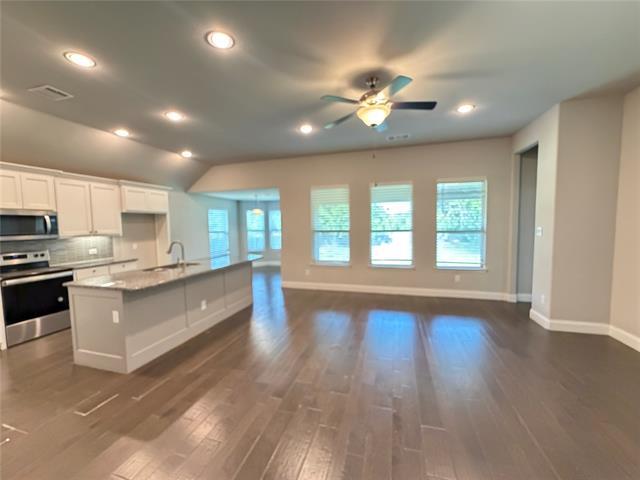 Building Photo - 7924 Buttonwood Dr