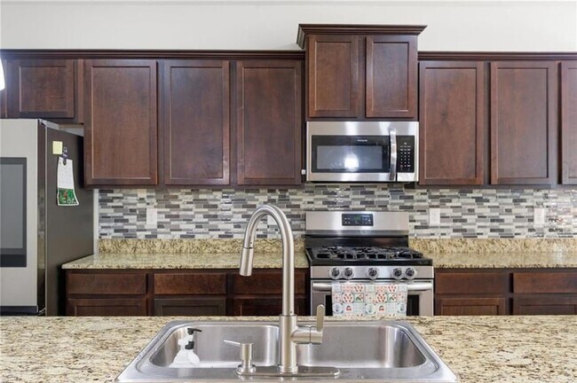 Building Photo - 296 Maple Brook Dr