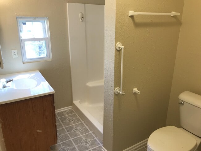 Building Photo - 806 N Park Ave