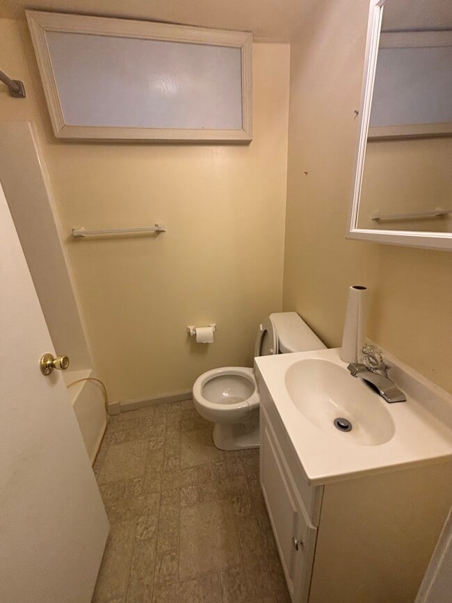 Building Photo - 1473 Linn St