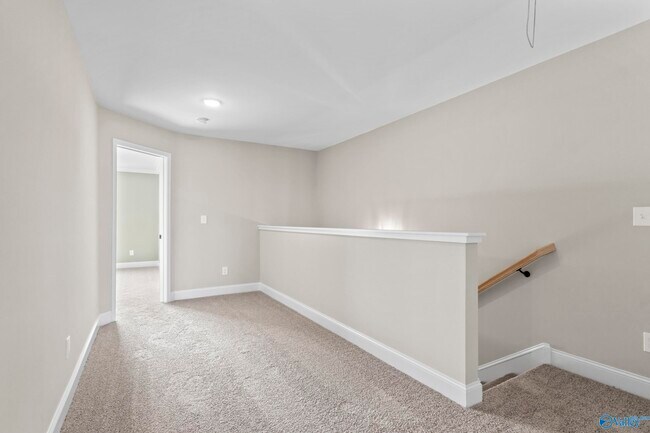 Building Photo - 243 Susan Lynn Dr