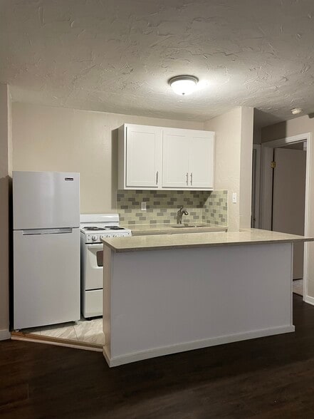 306 Craft Ave Unit 4 - The Oaks