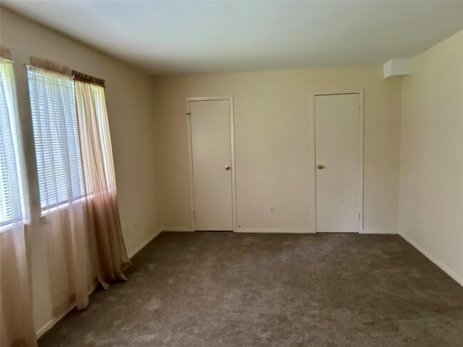 Building Photo - 108 Pine Hollow Way