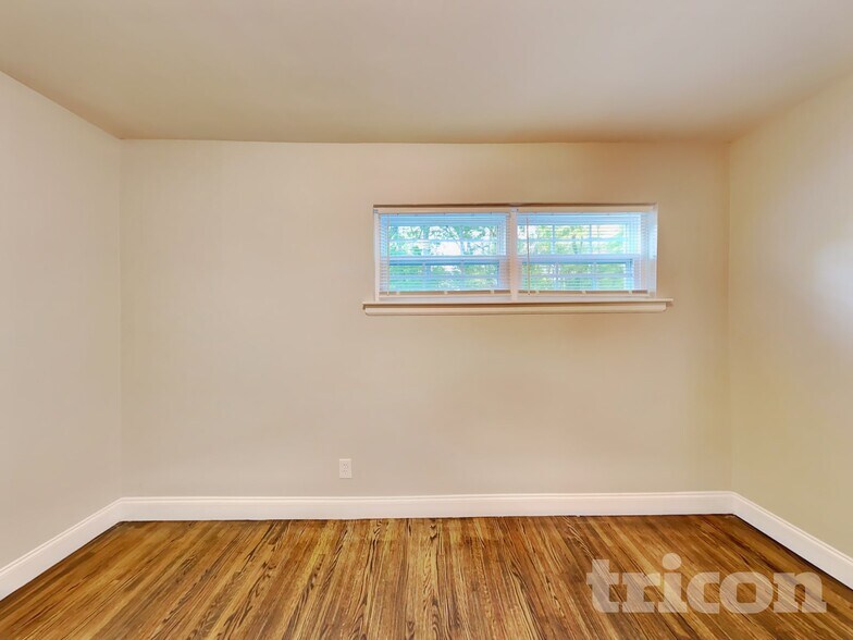 Building Photo - 350 Waycross Dr