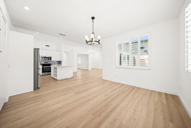 Building Photo - 37762 Drexell Dr