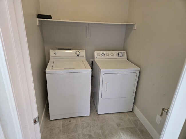 Building Photo - 993 White Glacier Ave