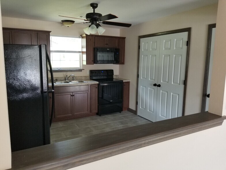 Building Photo - 434 Eagles Way