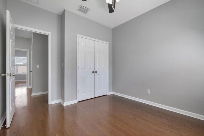 Building Photo - Southwood Townhome with Community Pool