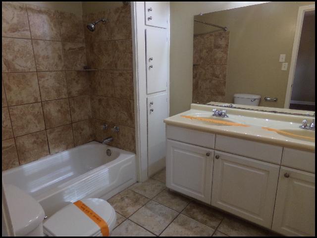 Building Photo - 13 Point O Woods Dr