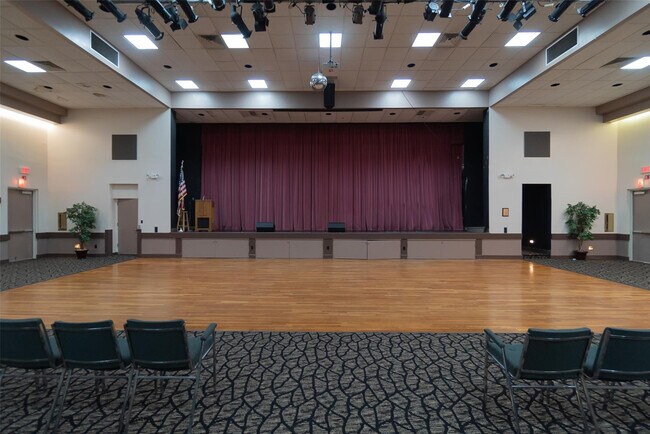 Building Photo - 820 S Hollybrook Dr