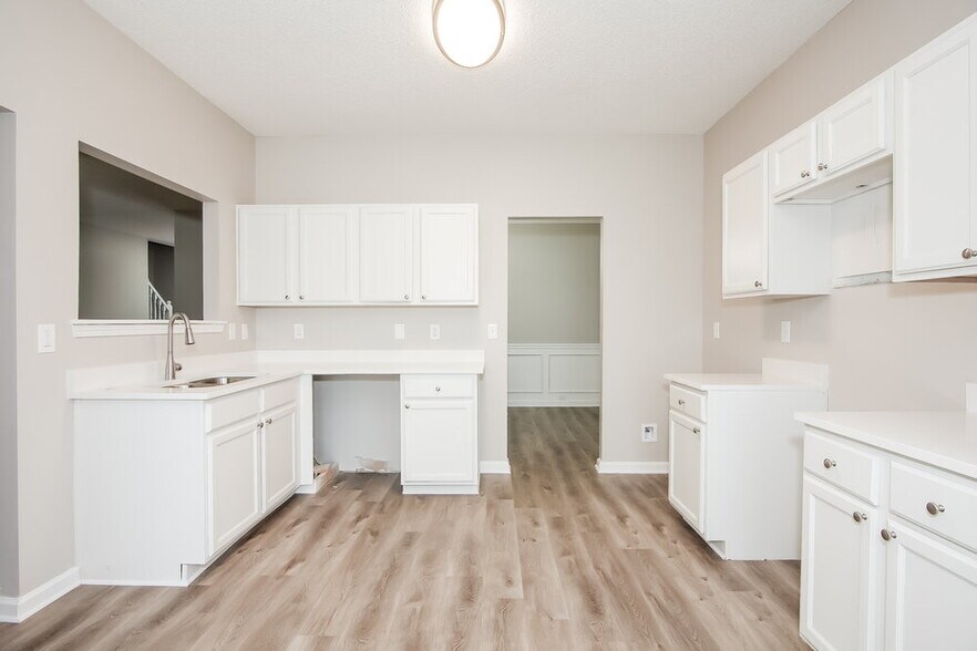 Building Photo - 150 Stillwood Dr