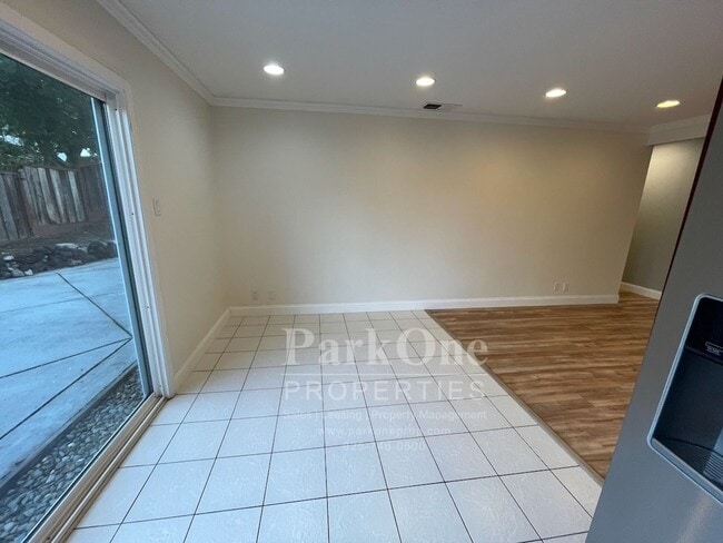 Building Photo - Nicely Update Home Now Available in the Crossings