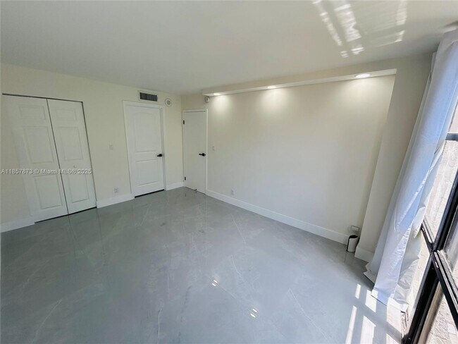 Building Photo - 17021 N Bay Rd