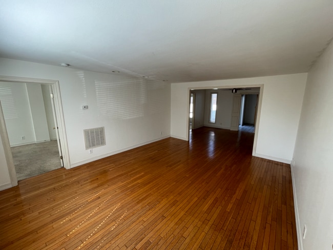 Building Photo - 430 Olive St