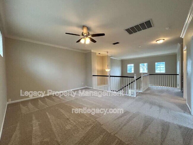 Building Photo - 523 Cascade Dr