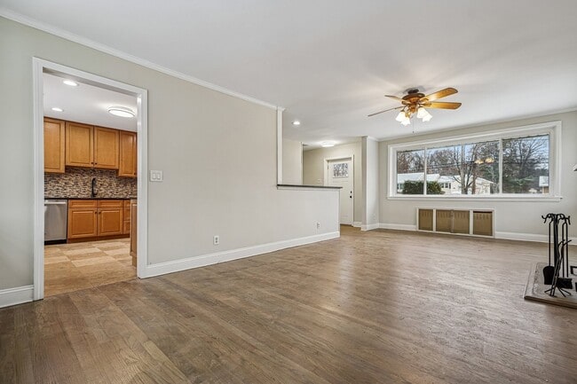 Building Photo - 68 Valley Rd