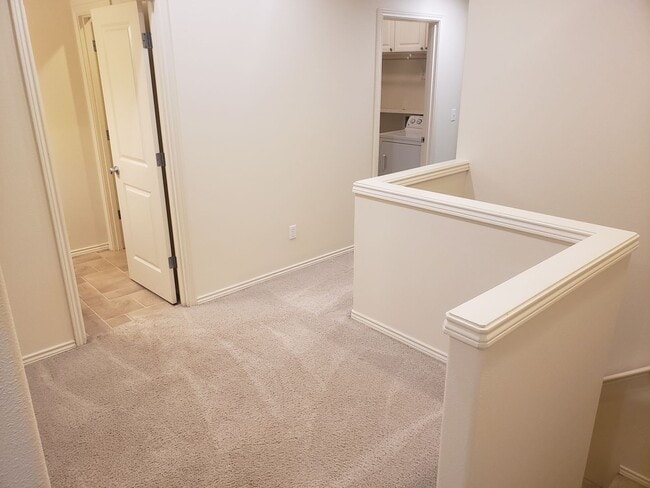 Building Photo - Wonderful Townhouse in Bethany/ NW Portland