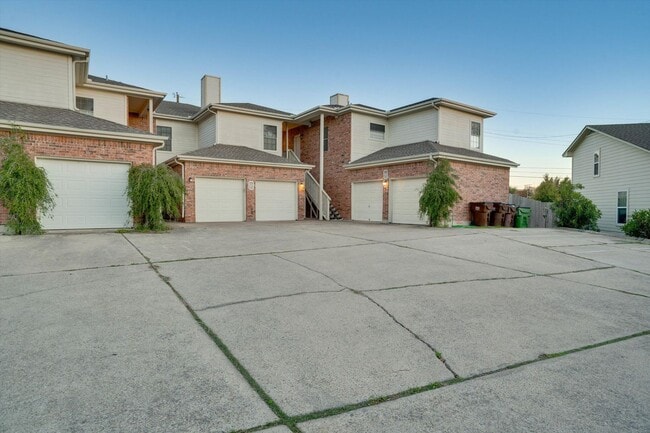 Primary Photo - 307 Rawhide Loop