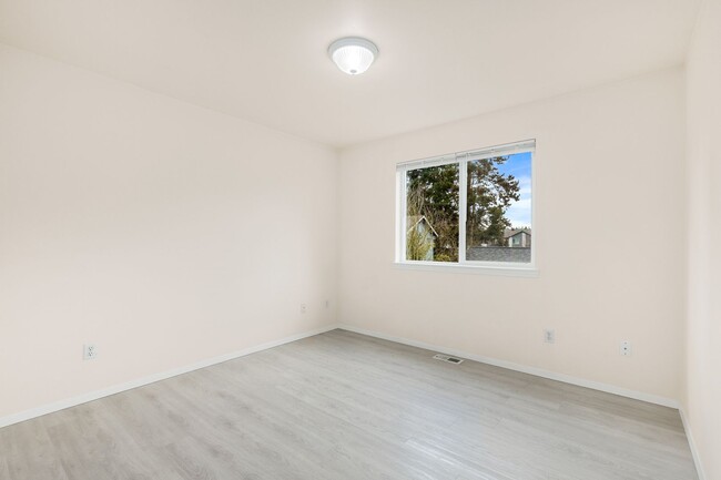 Building Photo - 3 Bedroom Townhome Near Lynnwood Costco an...