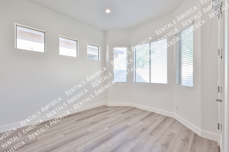 Building Photo - 10320 W Cashman Dr