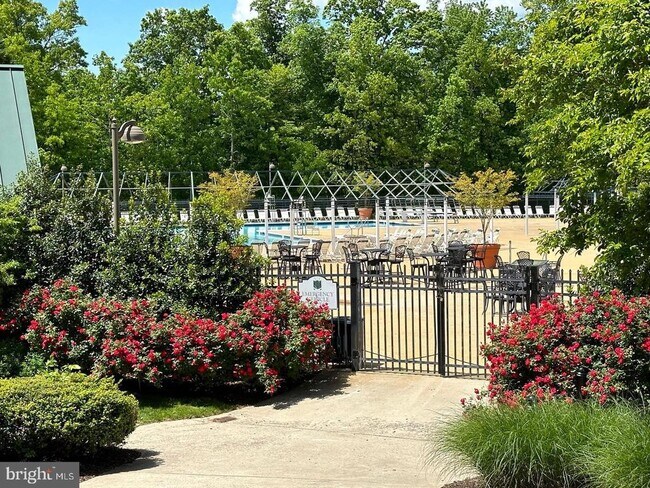 Building Photo - 43395 Briar Creek Terrace