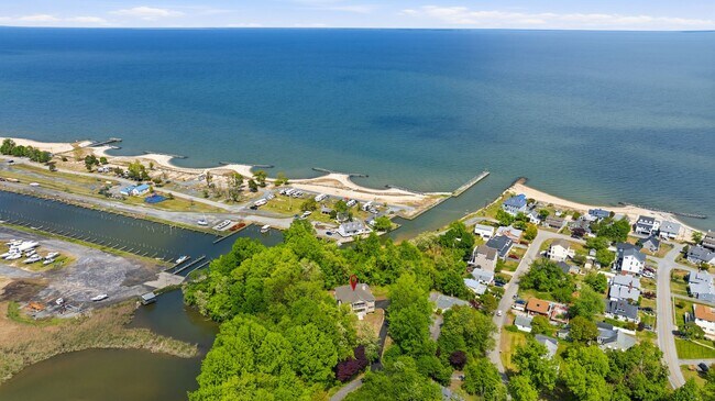Building Photo - 5116 Shore Dr