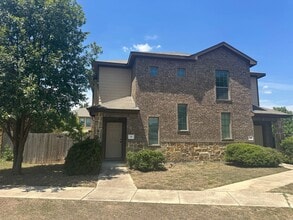 Building Photo - Townhome for rent