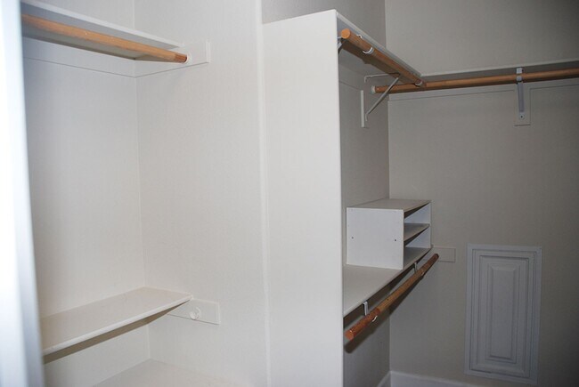 Building Photo - Newly Updated Single Story 4 BR + Office, 2.5 Bath and 3 Car