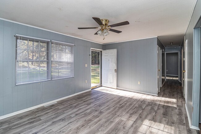 Building Photo - Brick Home For Rent in Goldsboro! 3 Bedroo...