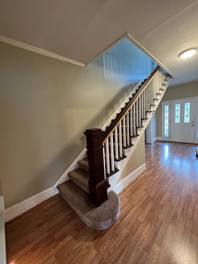 Building Photo - 621 S Mebane St