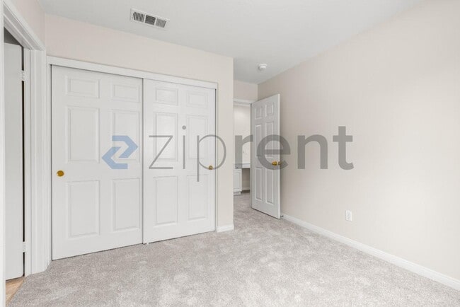 Building Photo - Unit