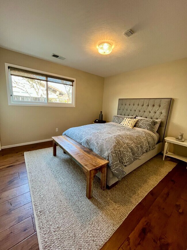 Building Photo - St. Helena Home on Cul-de-Sac with Creeksi...