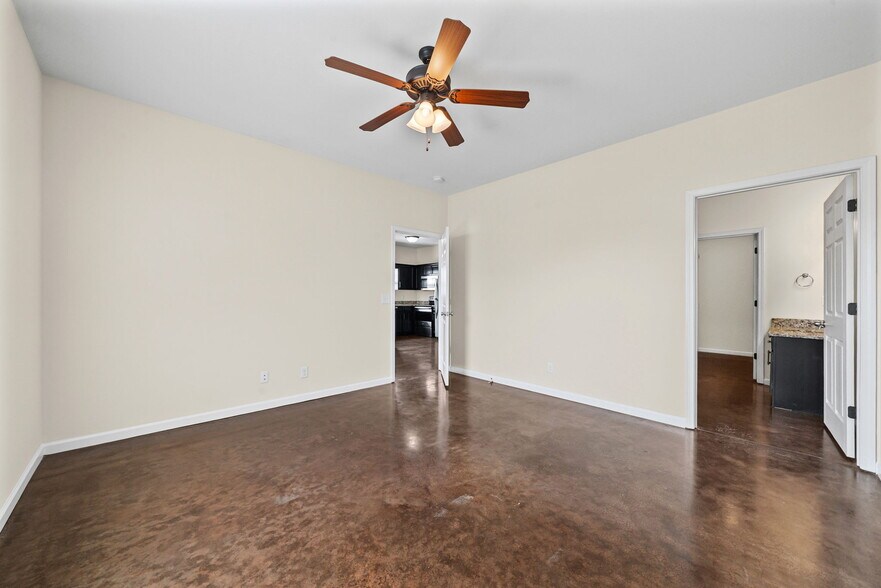 Building Photo - 109 Holland Dr