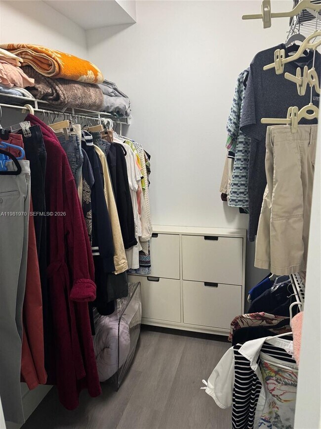 Building Photo - 17150 N Bay Rd