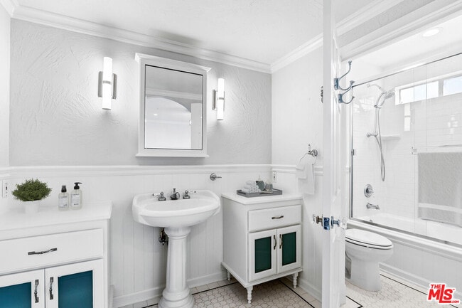 Building Photo - 916 N Alfred St