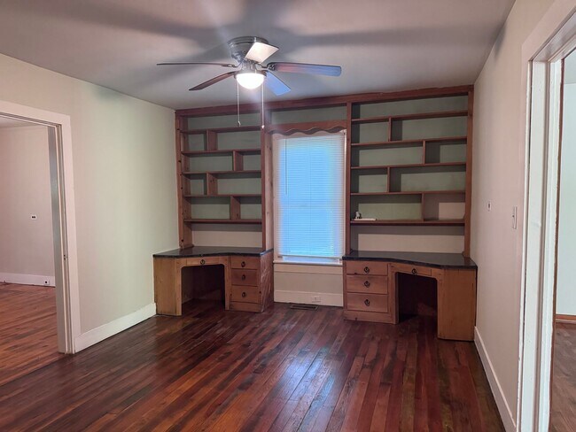 Building Photo - Country Living on 2 Acres! Palmyra Area. 2 Bed/1 Bath and a office.