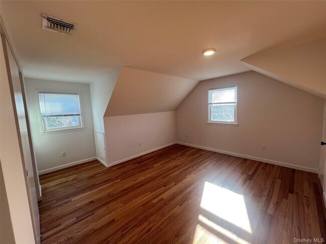 Building Photo - 11 Pulaski Pl