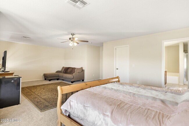 Building Photo - 9025 S 6th St