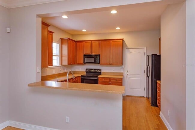 Building Photo - 832 Ellwood Ave